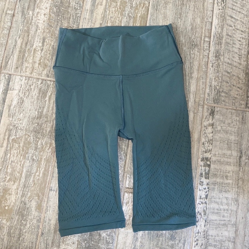 Lululemon Reveal HR short